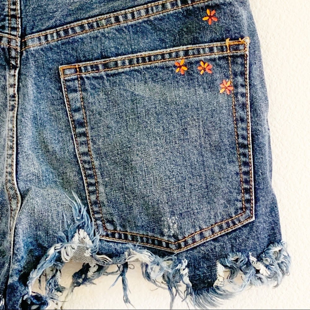 Free People Embroidered Shorts w/ Frayed Hem SZ 30 - Picture 8 of 12